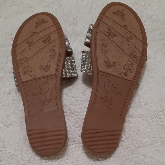 Elegant Silver Slide Sandals by [Brand] - Picture 6 of 7